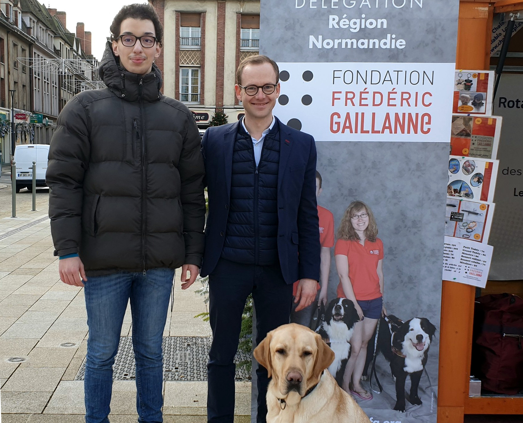 Grâce à la Fondation Frédéric Gaillanne, Salim bénéficie de l'aide de son chien Loen au quotidien